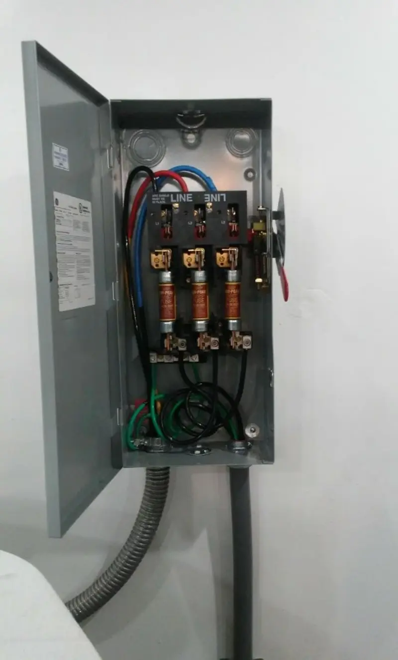 Three-phase disconnect switch installed for Smoke Detector Installation in Carmi